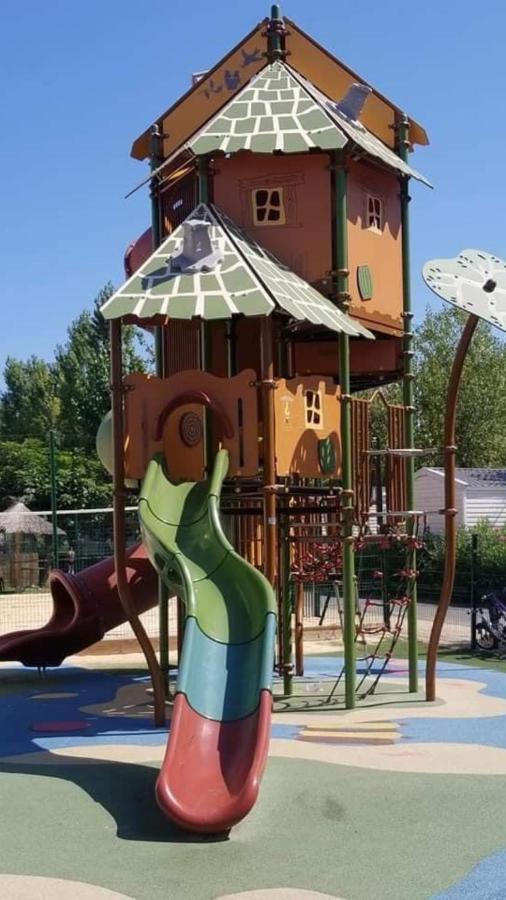 Mobilhome Vias Plage Dans Camping Экстерьер фото